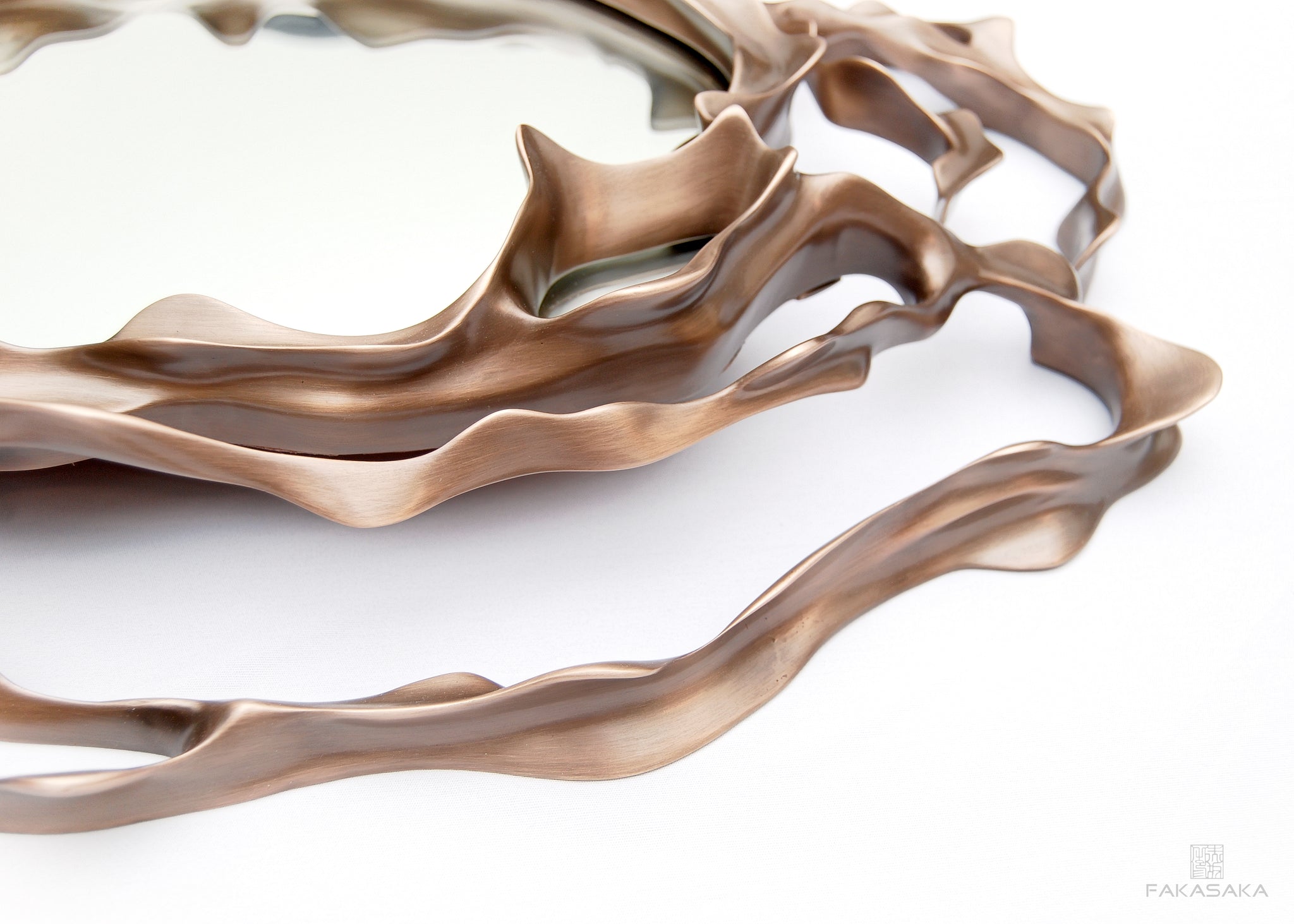 ALEXIA<br><br>MIRROR / CENTERPIECE<br><br>BLACKBROWN BRONZE<br>SILVER MIRROR