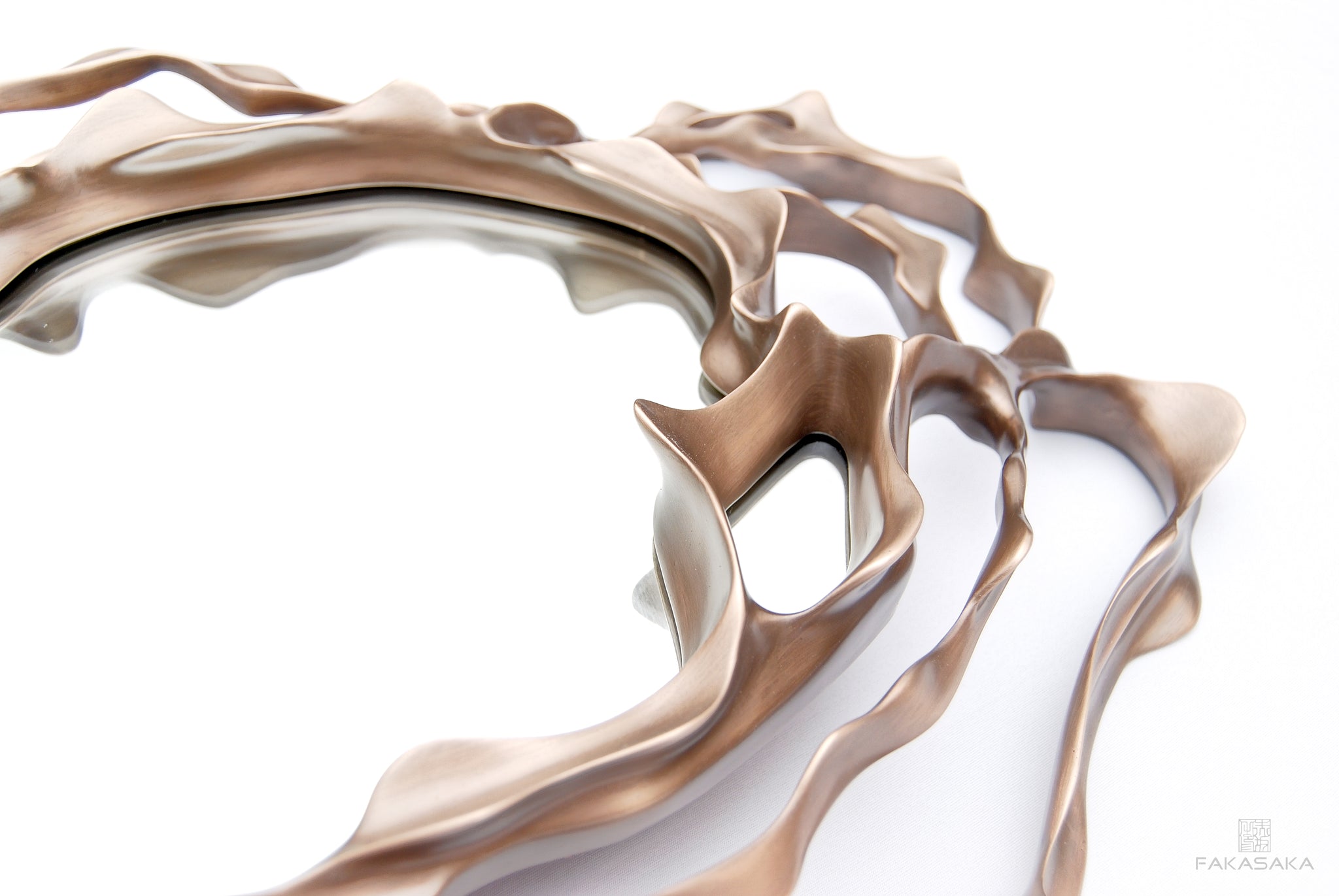 ALEXIA<br><br>MIRROR / CENTERPIECE<br><br>BLACKBROWN BRONZE<br>SILVER MIRROR