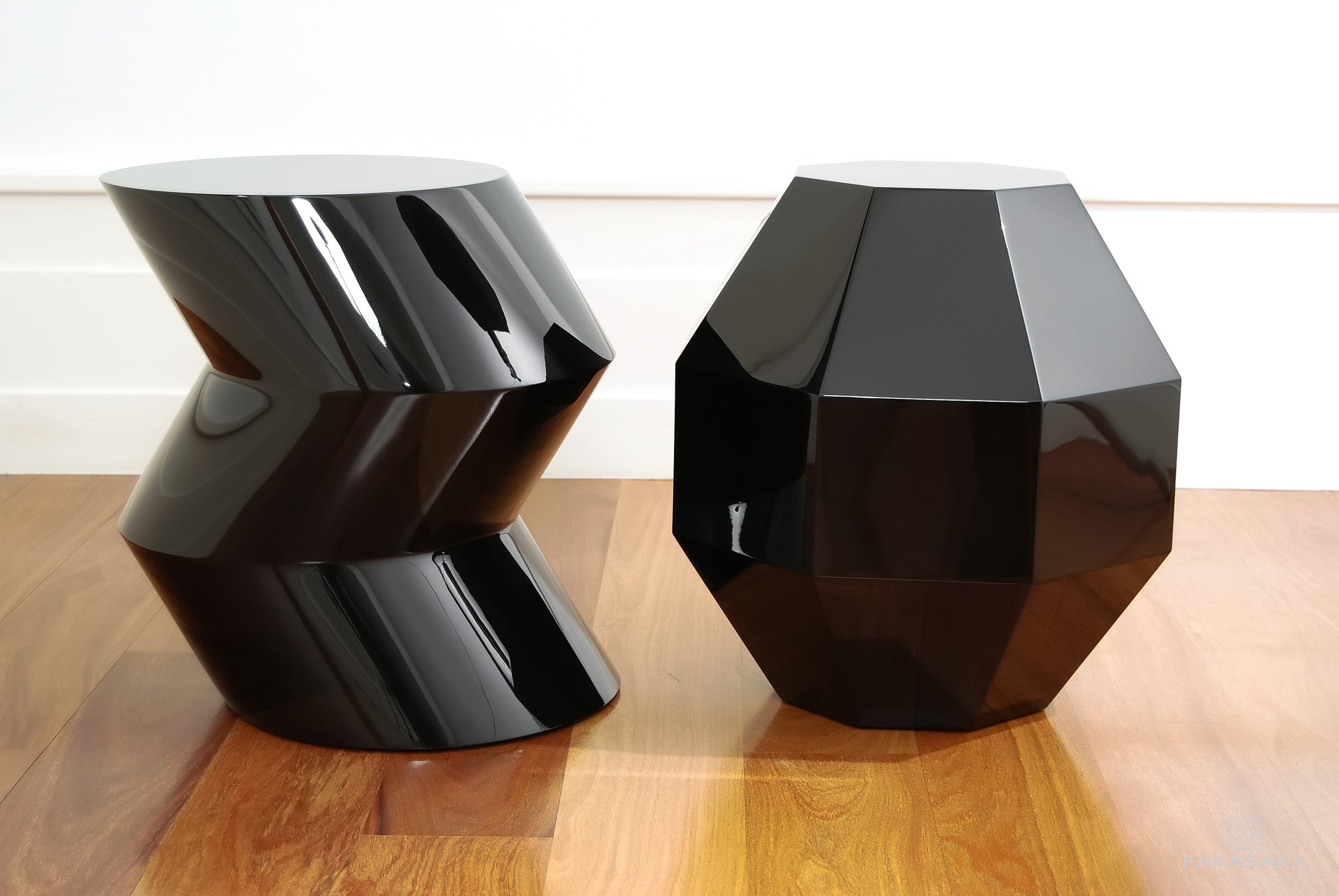 FA19 STOOL / SIDE TABLE / DRINK TABLE<br><br>LACQUER BLACK