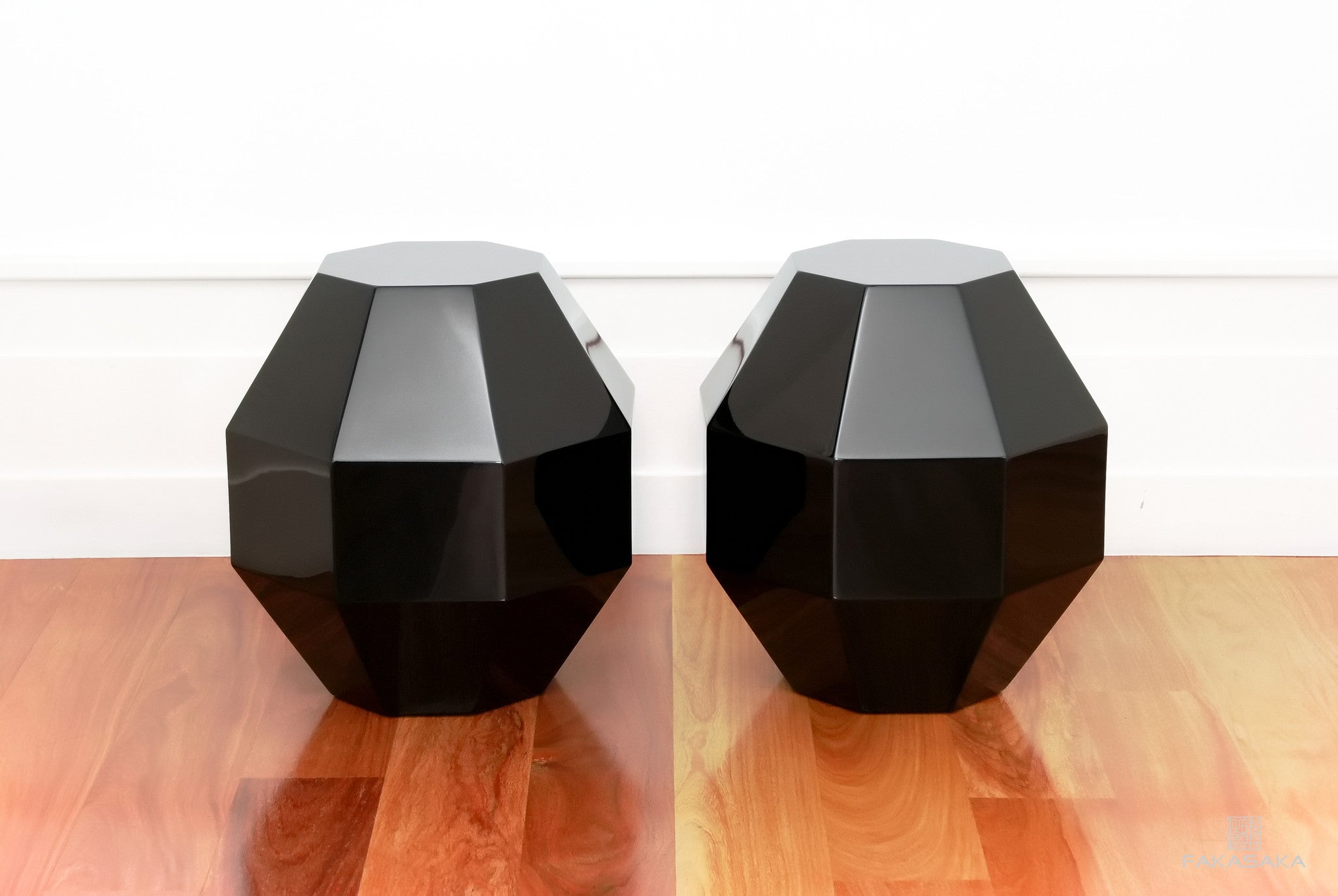 FA19 STOOL / SIDE TABLE / DRINK TABLE<br><br>LACQUER BLACK
