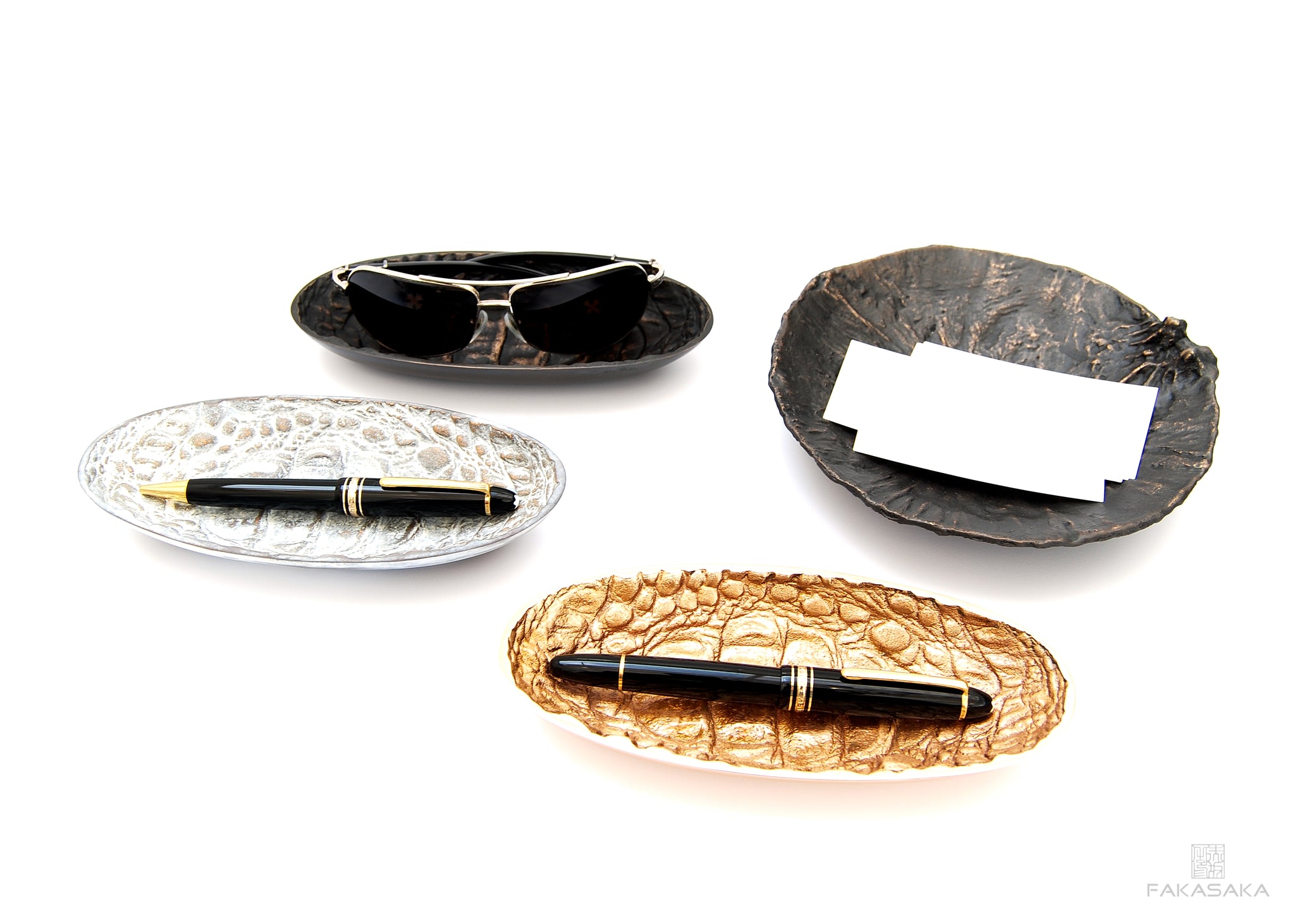 POLLY JEAN<br><br>SMALL TRAY / SMALL BOWL / ASHTRAY / CARD HOLDER / PEN HOLDER<br><br>BLACKBROWN BRONZE